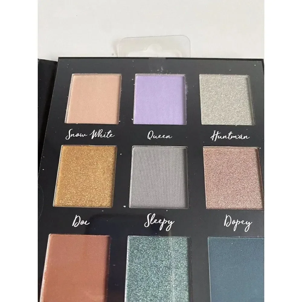 Taste Beauty Disney Snow White & Seven Dwarfs Eyeshadow Palette 12 Shades Mirror